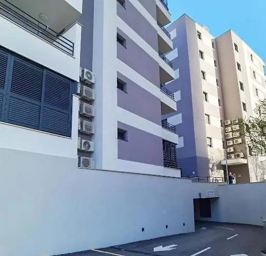 S'akvarel 2 - Private Garage Apartment *