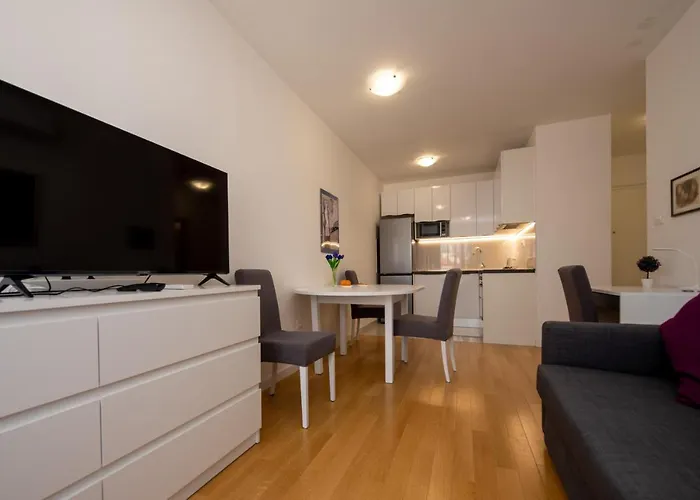 S'akvarel 2 - Private Garage Apartment Split